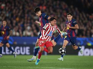 אך קובארסי הורחק לאחר עבירה על סימאונה (David Ramos/Getty Images)