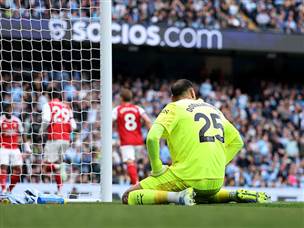 דונראומה שגה בענק ואיפשר לארסנל לחזור (Photo by Carl Recine/Getty Images)