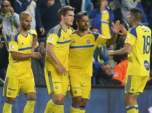 שני הכובשים חוגגים ניצחון חמישי ברציפות (אלן שיבר)