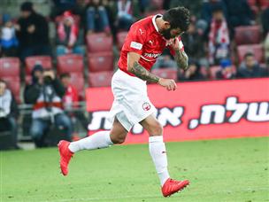 ועלה להופעת בכורה בשורות האלופה (דני מרון)