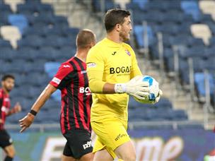 ספג את השער המכריע. קדוש (יוסי שקל)