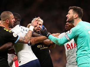 מהומה התפתחה על הדשא (getty)