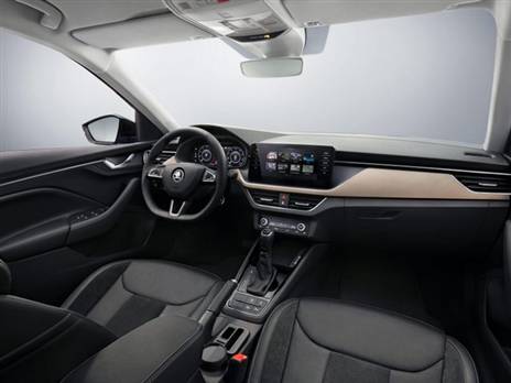 לסקאלה מערכת מדיה עם צג 8 אינץ ושקעי USB-C