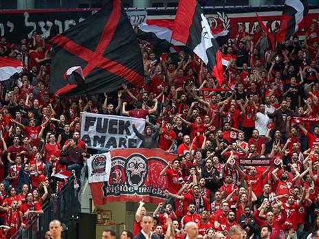 ממשיכים להישאר נאמנים. אוהדי ירושלים (צילום: אלן שיבר)