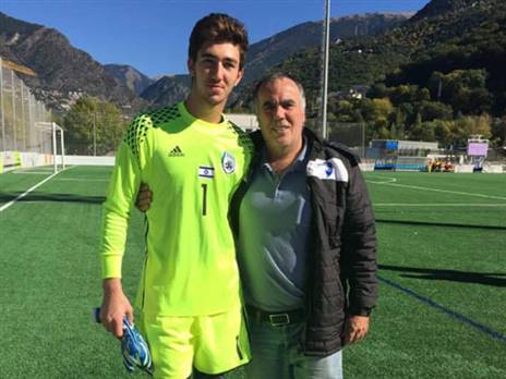 מחכים שיתגבר על המכשול. אוחיון (צילום: פרטי)