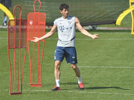 בגרמניה חזרו להתאמן, לבנדובסקי (getty)