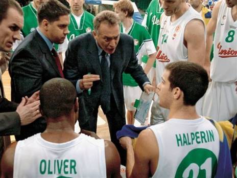 מול סגאדין. התרכז בכדורסל (Getty)