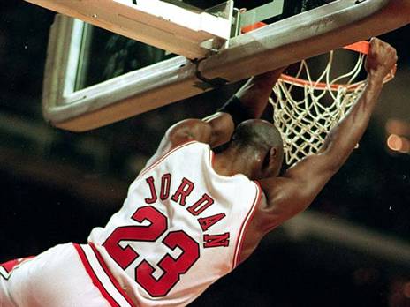 "חתיכת בנאדם". מייקל ג'ורדן בשיא (getty)