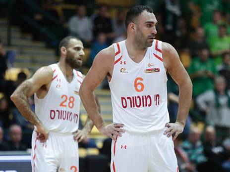 אחת תישאר בחוץ (מנהלת הליגה)