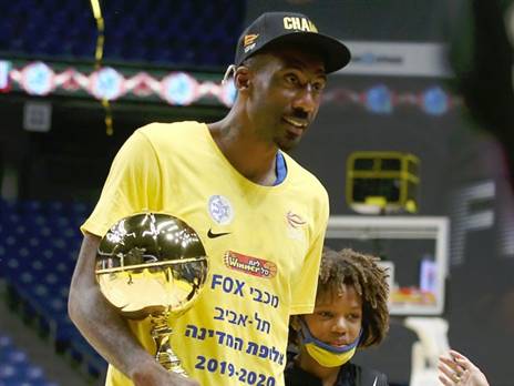 עם הבן ותואר ה-MVP (אלן שיבר)