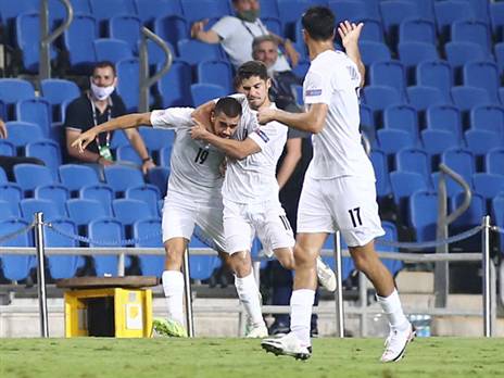 נבחרת ישראל עם הראש בסקוטלנד (אלן שיבר)