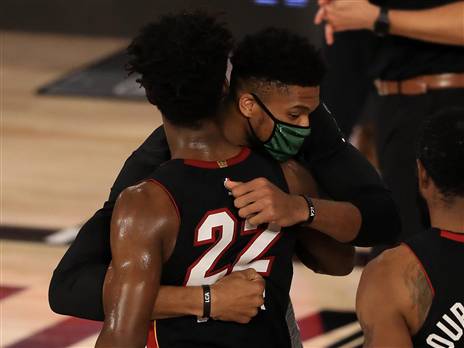 יאניס מברך את באטלר. סיים את דרכו במילווקי? (Getty)