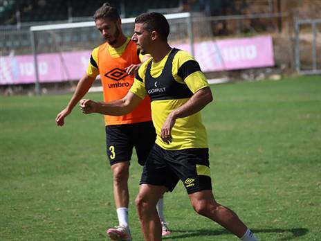 ורד, שחקנים בבית"ר כועסים על גרוטו (בית"ר ירושלים, האתר הרשמי)