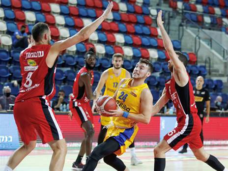 אלבר, דקות ראשונות בצהוב (אלן שיבר)