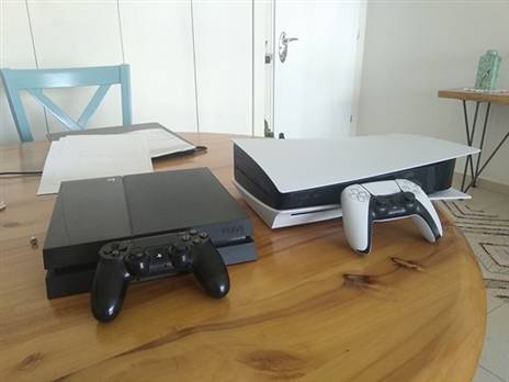 הגברת השמנה: ה-PS5 ליד ה-PS4