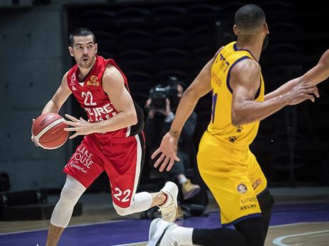 בכורה באדום. רוצ'סטי (עודד קרני, מנהלת הליגה)