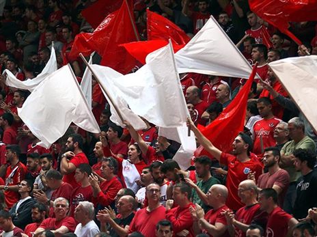 בהפועל ת"א טרם התקבלה החלטה בנושא הקהל (אלן שיבר)