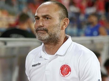 דלתות מסתובבות. איווניר (אלן שיבר)