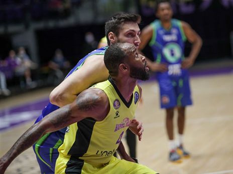 ג'ונסון. הראש בשלב הבא (פיב"א)