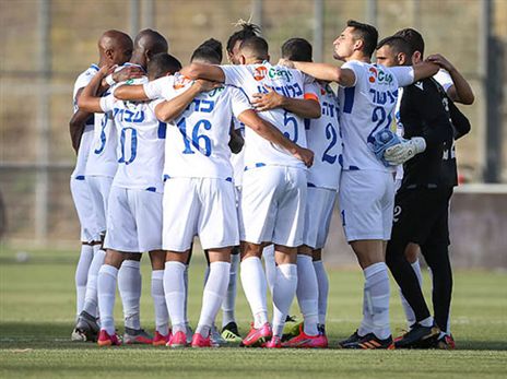 מחמאות מקיר לקיר בפתח תקווה. (אנצ'ו ג'וש, סוכנות ג'ני)