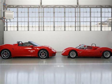 המקור מימין והומאז' משמאל. עותק אחד בלבד