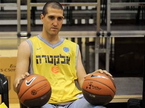 בורשטיין. גדל בבני הרצליה (אלן שיבר)