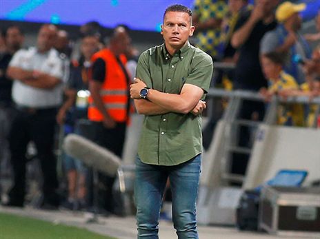 אין לו הרבה עבודה בקיץ. בכר (אלן שיבר)