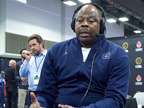 "אין סנטרים טובים כיום". יואינג (Getty)