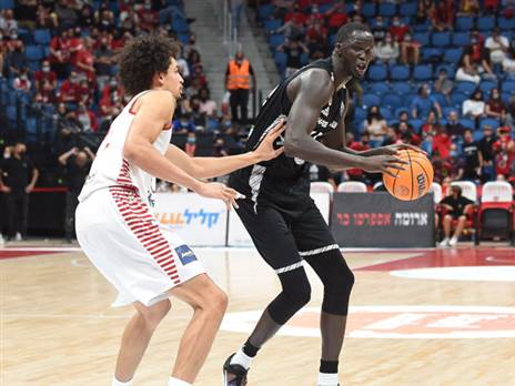 ממשיך לאכזב. ת'ון מייקר (ברני ארדוב)