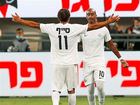 קני סייף ואור אינברום. אחד זכה למחמאות, השני כבש (אלן שיבר)