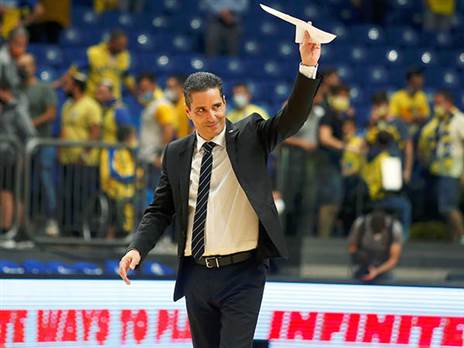 יאניס. צריך את הקהל (אלן שיבר)