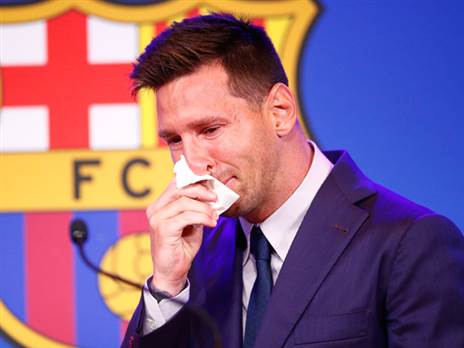 ליאו מסי כשהודיע על עזיבת ברצלונה. "הפרעוש" רוצה לחזור כמנהל טכני (GETTY)