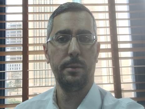 עומרי עיני המייצג את קרוב משפחתו של חוגג