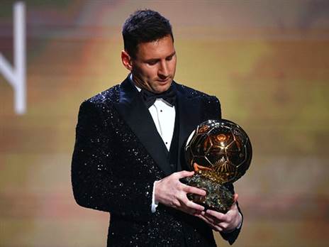 עם חבר מוכר (Getty)