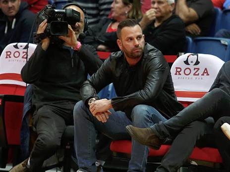 אלון. עובר לכדורגל (אלן שיבר)