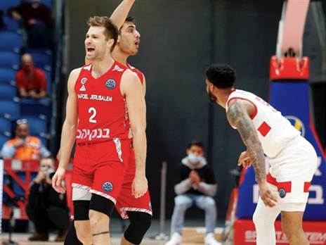 ווילי וורקמן. הוסיף שלשה משלו (אלן שיבר)