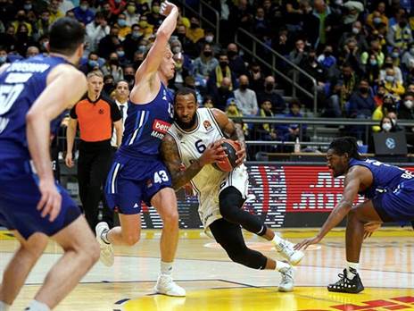 וויליאמס סייע למכבים לשלוט (צילום: אלן שיבר)