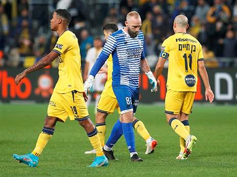 בהתאחדות יחכו להחלטה גם לגביו. עמוס (צילום: אלן שיבר)