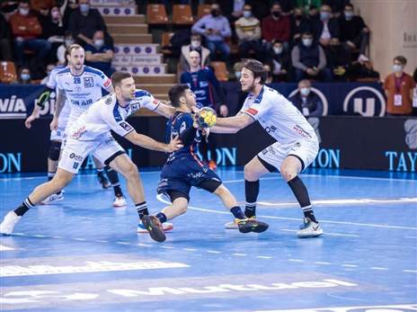 לא עושים לו חיים קלים. לומברוזו (צילום לימוז')