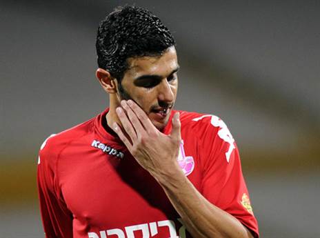 הקשר ההתקפי התורן שכובש. יוסי שבחון (אלן שיבר)