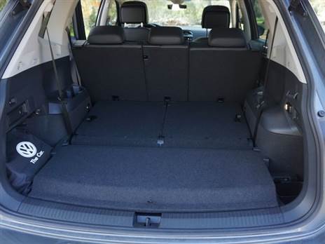 בקיפול שורה 3 נפער חלל אחסון גדול ורחב