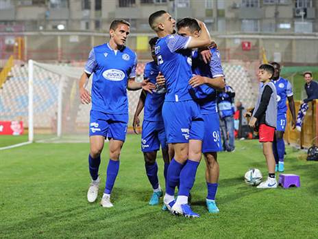 שחקני מכבי פתח תקווה. מעל הקו (דני מולדובן)