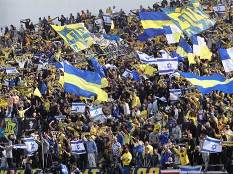 בלומפילד לבש חג (דני מרון)