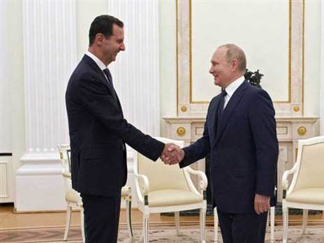 בממשלת בריטניה לא אוהבים את הקשרים עימם. פוטין ואסד (GETTY)