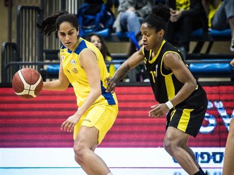 דיין עם הכדור (קרדיט: מנהלת ליגת העל לנשים בכדורסל)