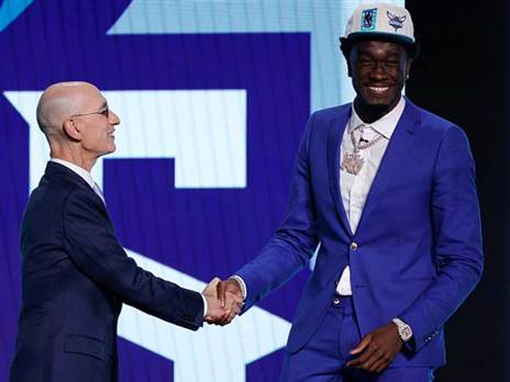 רגע לפני השיחה (GETTY)