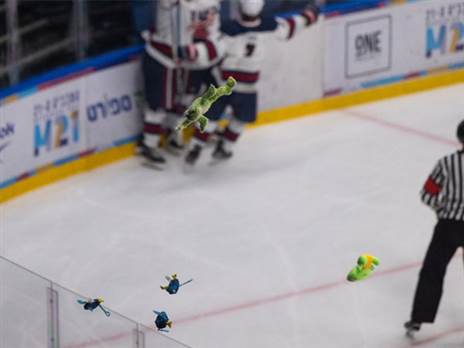 בובות באוויר בהיכל בירושלים