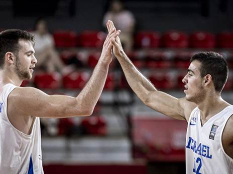 משחק אדיר שלהם לא הספיק. מנחם וברמן (FIBA)