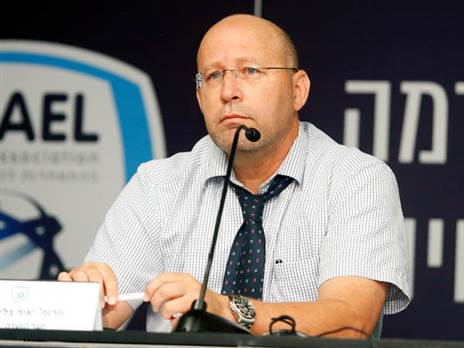 אחד מחברי הועדה. גלילי (אלן שיבר)