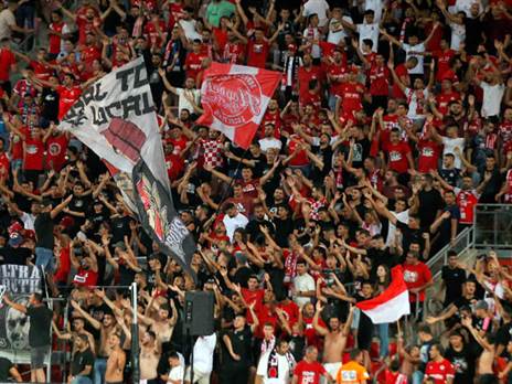 "יהיו חיים קשים". אוהדי ב"ש בטרנר (צילום: אלן שיבר)